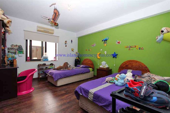 Image No.12-4 Bed Villa / Detached for sale