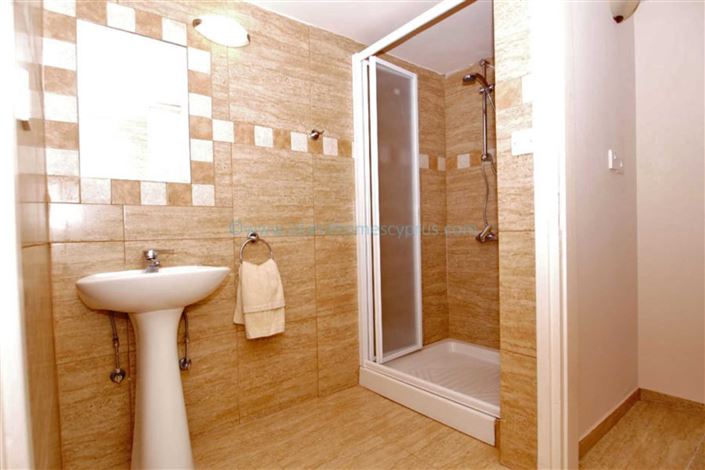 Image No.19-3 Bed Property for sale