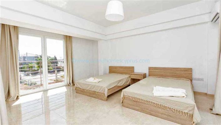 Image No.19-4 Bed Villa / Detached for sale