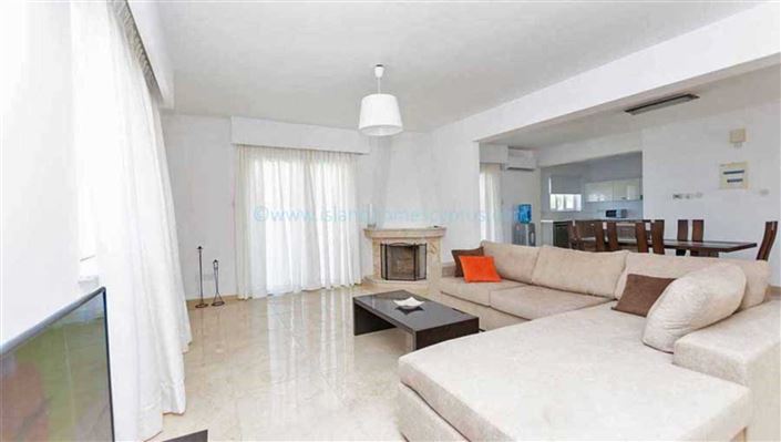 Image No.2-4 Bed Villa / Detached for sale