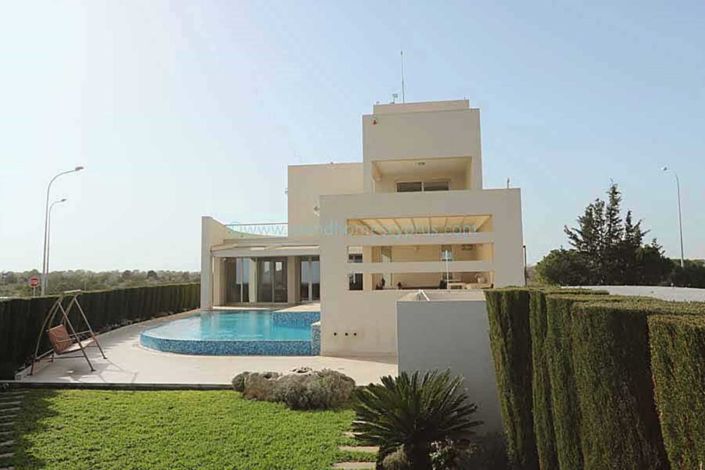 Image No.3-7 Bed Villa / Detached for sale