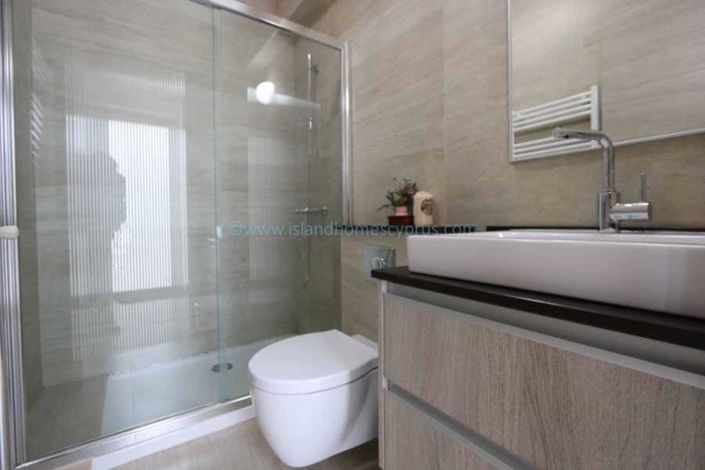 Image No.32-7 Bed Villa / Detached for sale