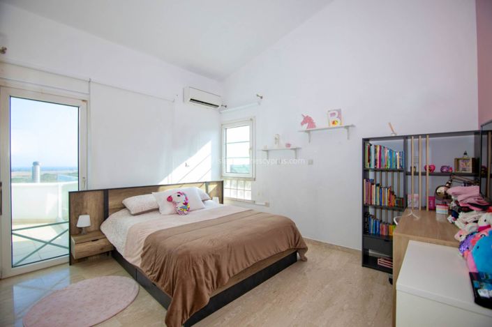 Image No.16-Villa / Détaché de 5 chambres à vendre à Deryneia