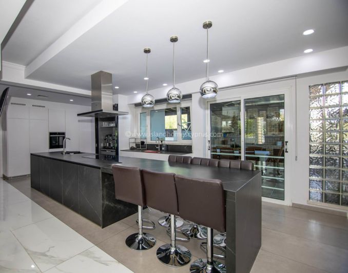 Image No.5-Villa / Détaché de 5 chambres à vendre à Deryneia