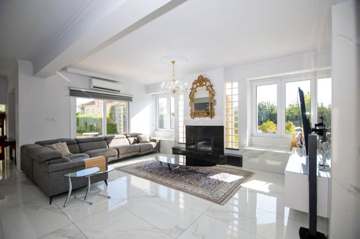 Image No.8-Villa / Détaché de 5 chambres à vendre à Deryneia