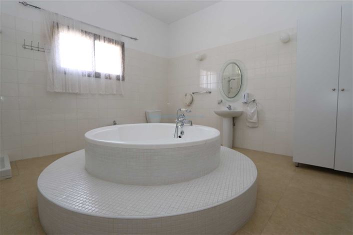 Image No.22-Villa / Détaché de 20 chambres à vendre à Deryneia