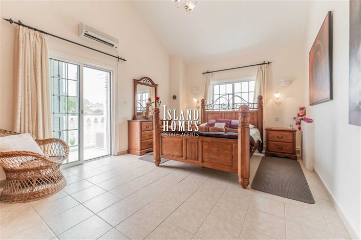 Image No.33-4 Bed Villa / Detached for sale