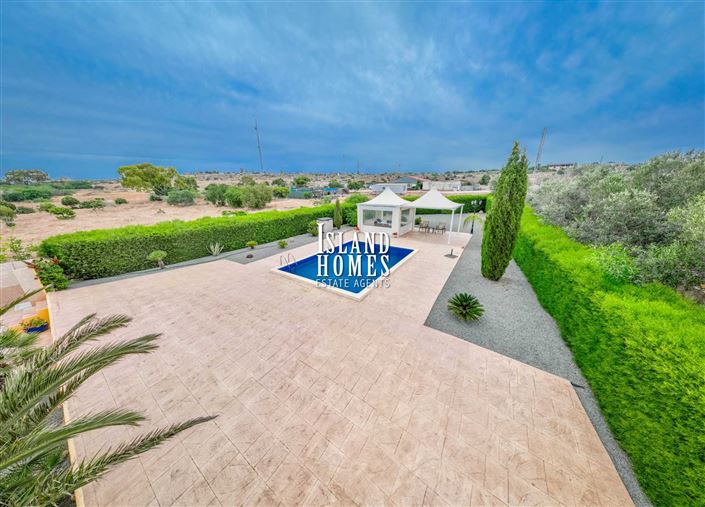 Image No.9-4 Bed Villa / Detached for sale