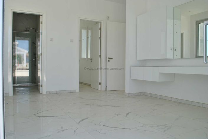 Image No.10-5 Bed Villa / Detached for sale