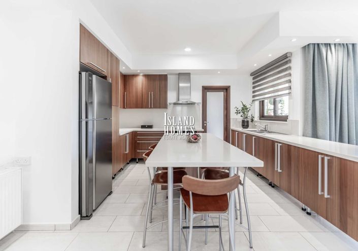 Image No.12-Villa / Détaché de 6 chambres à vendre à Deryneia