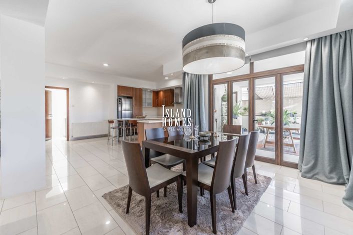 Image No.15-Villa / Détaché de 6 chambres à vendre à Deryneia