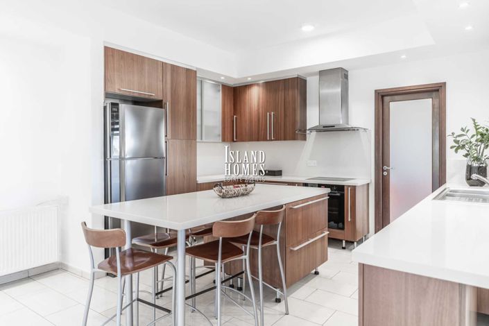 Image No.16-Villa / Détaché de 6 chambres à vendre à Deryneia