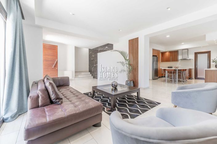 Image No.17-Villa / Détaché de 6 chambres à vendre à Deryneia