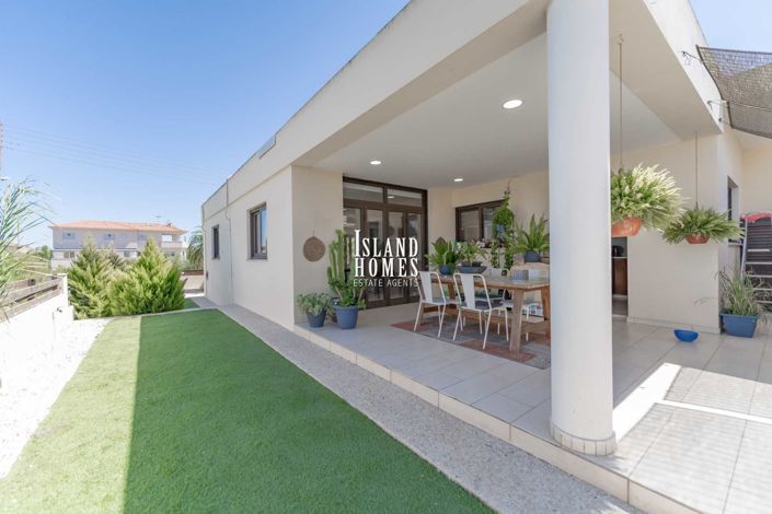 Image No.3-Villa / Détaché de 6 chambres à vendre à Deryneia