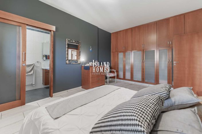 Image No.22-Villa / Détaché de 6 chambres à vendre à Deryneia