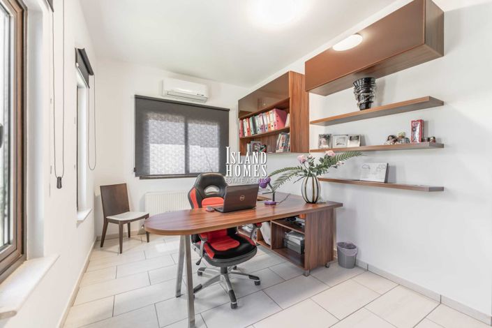 Image No.24-Villa / Détaché de 6 chambres à vendre à Deryneia