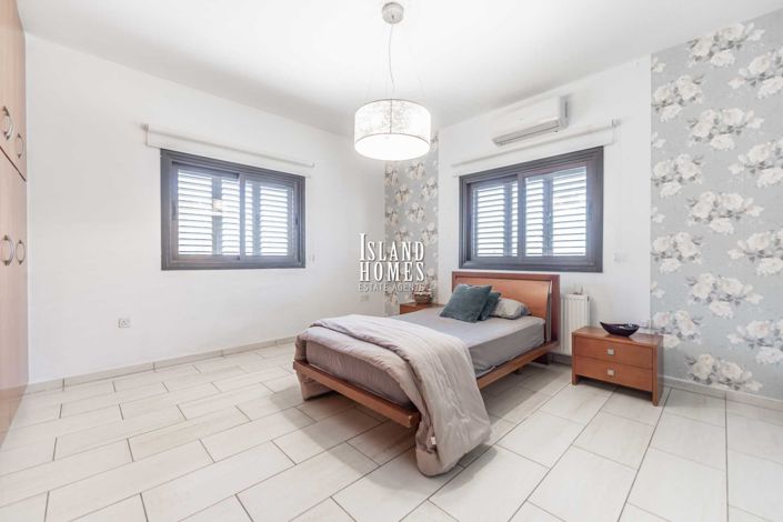 Image No.25-Villa / Détaché de 6 chambres à vendre à Deryneia