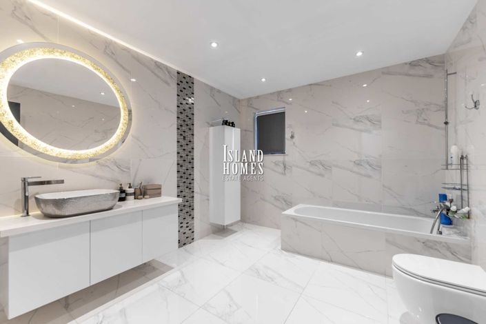 Image No.27-Villa / Détaché de 6 chambres à vendre à Deryneia