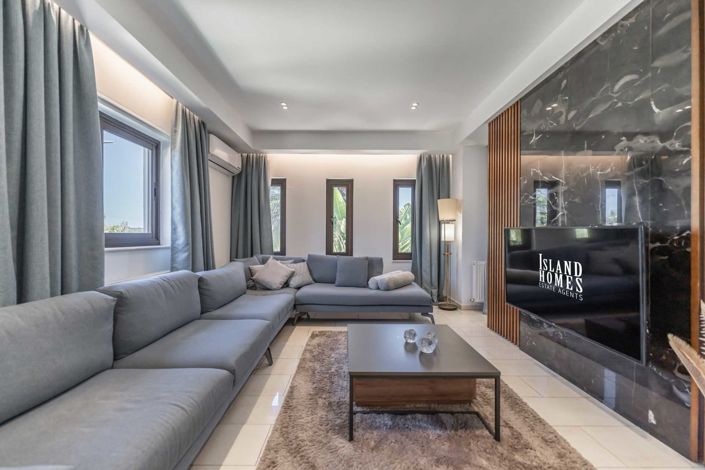 Image No.4-Villa / Détaché de 6 chambres à vendre à Deryneia