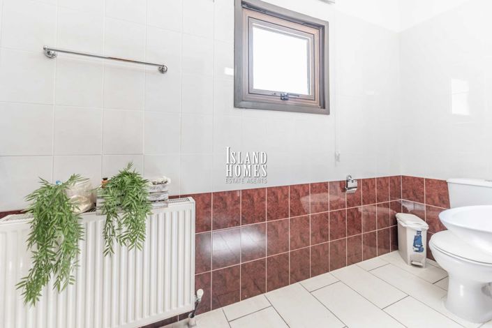 Image No.36-Villa / Détaché de 6 chambres à vendre à Deryneia