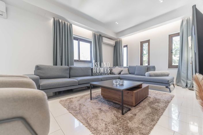 Image No.9-Villa / Détaché de 6 chambres à vendre à Deryneia