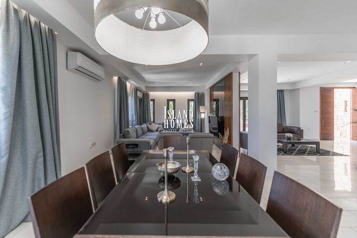 Image No.10-Villa / Détaché de 6 chambres à vendre à Deryneia