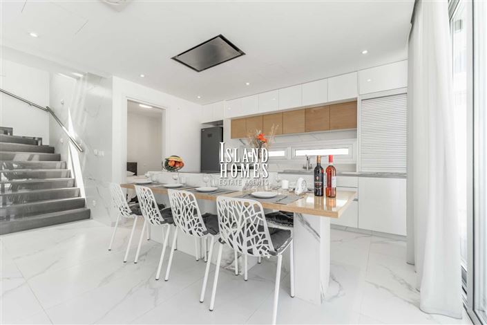 Image No.10-5 Bed Villa / Detached for sale