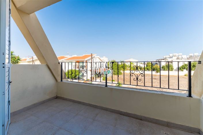 Image No.20-3 Bed Townhouse for sale