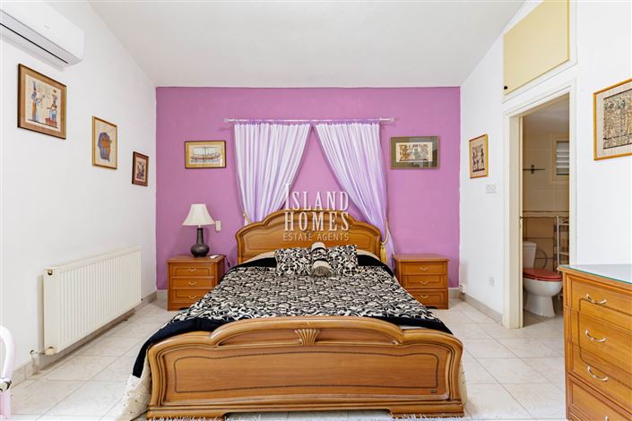 Image No.18-4 Bed Bungalow for sale