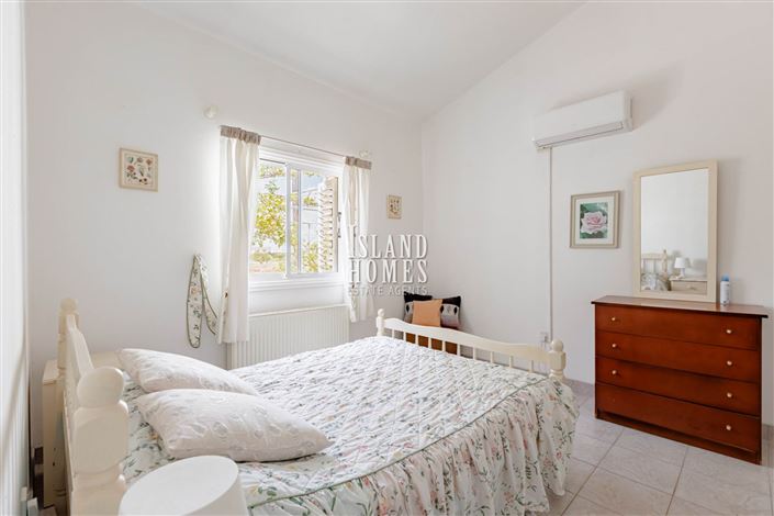 Image No.24-4 Bed Bungalow for sale