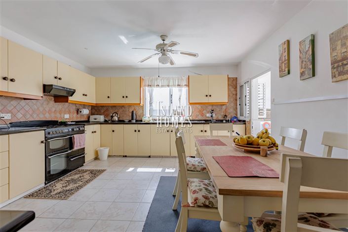 Image No.6-4 Bed Bungalow for sale