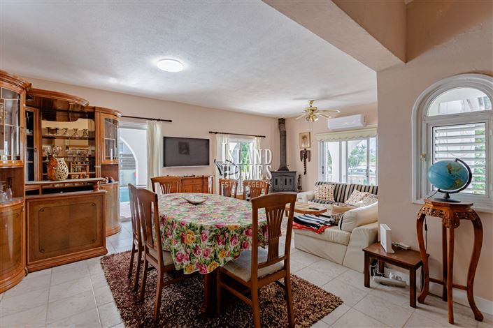 Image No.10-4 Bed Bungalow for sale