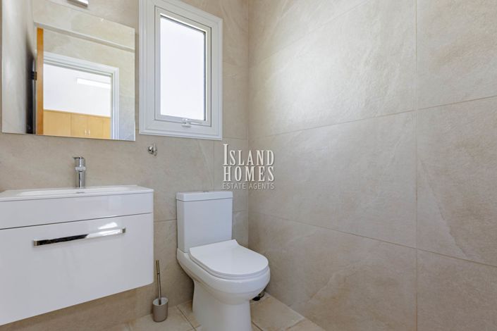 Image No.14-3 Bed Villa / Detached for sale