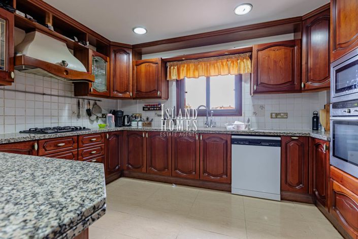 Image No.5-5 Bed Villa / Detached for sale