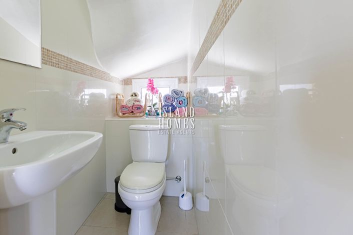 Image No.14-3 Bed Villa / Detached for sale