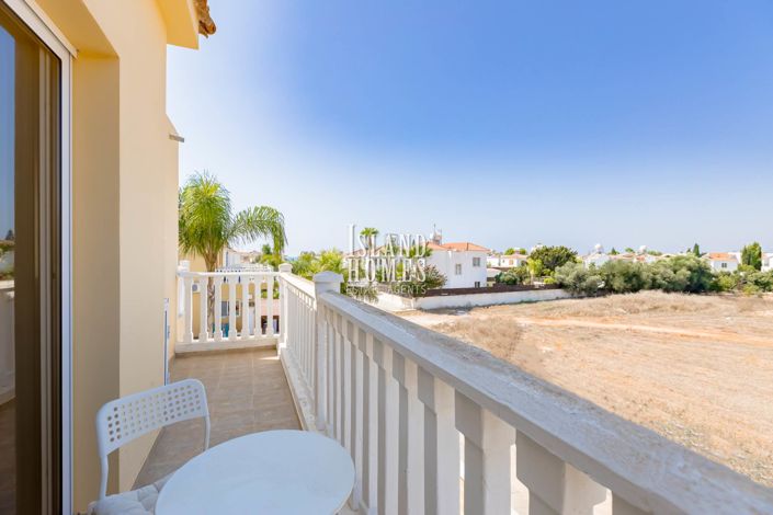 Image No.18-3 Bed Villa / Detached for sale