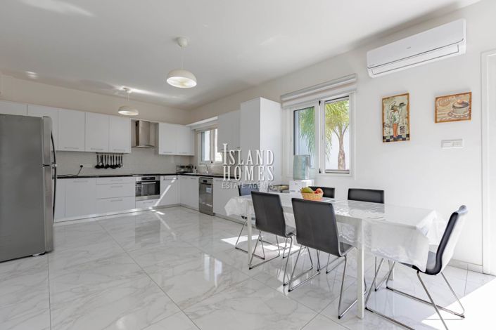 Image No.11-Villa / Détaché de 4 chambres à vendre à Paralimni