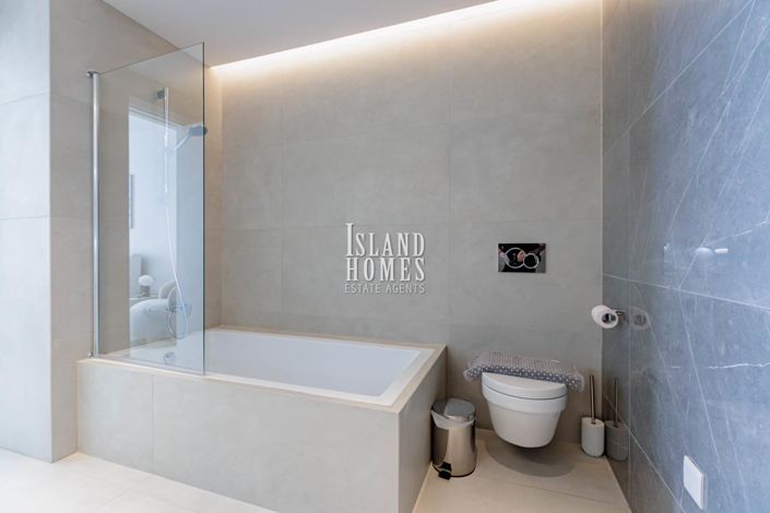 Image No.23-3 Bed Apartment for sale