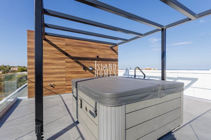 Image No.12-4 Bed Villa / Detached for sale