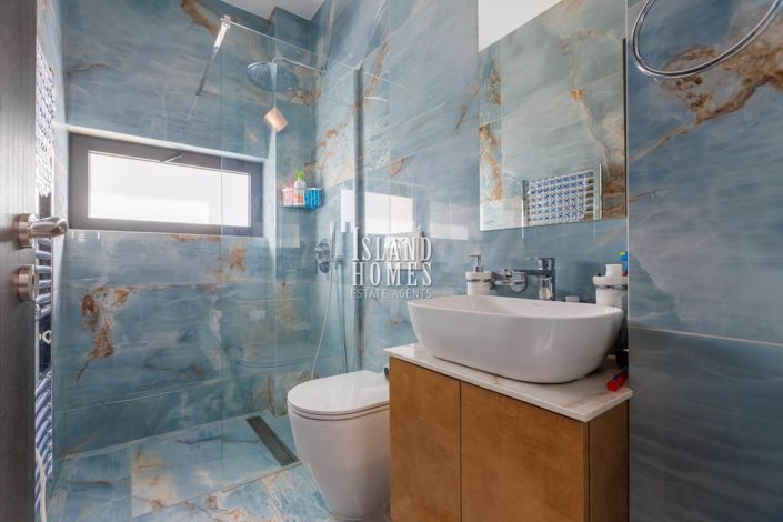 Image No.18-4 Bed Villa / Detached for sale