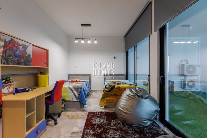 Image No.19-4 Bed Villa / Detached for sale