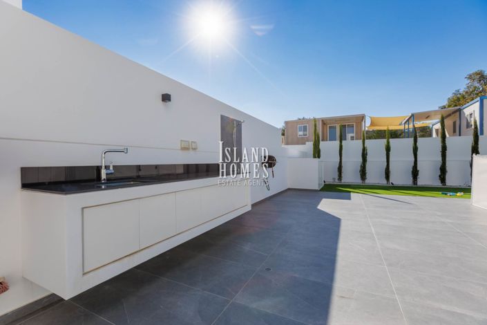 Image No.22-4 Bed Villa / Detached for sale