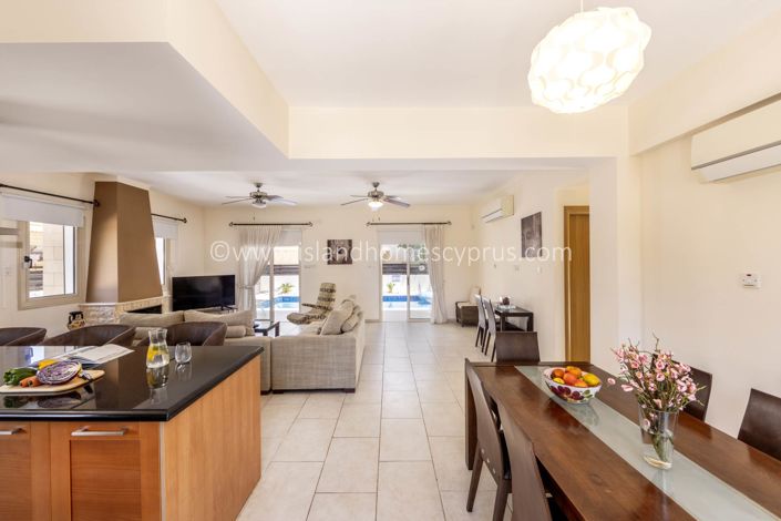 Image No.12-3 Bed Villa / Detached for sale