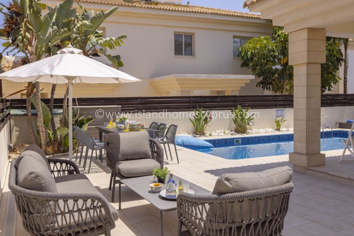 Image No.15-3 Bed Villa / Detached for sale