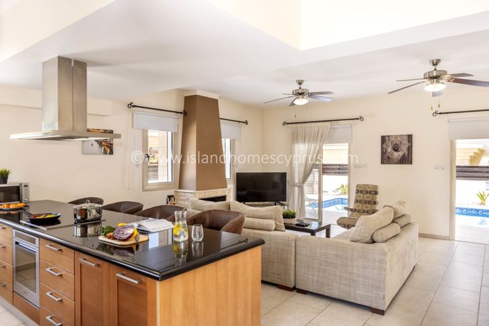 Image No.10-3 Bed Villa / Detached for sale