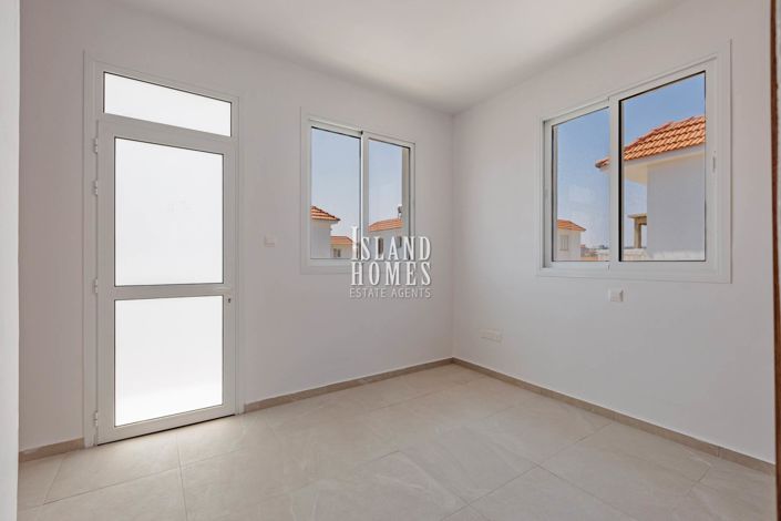 Image No.17-2 Bed Townhouse for sale