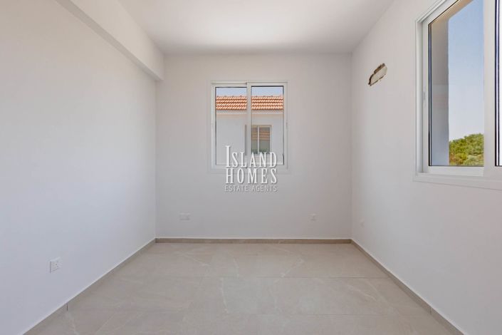 Image No.24-2 Bed Townhouse for sale