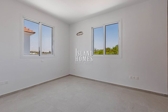 Image No.26-2 Bed Townhouse for sale