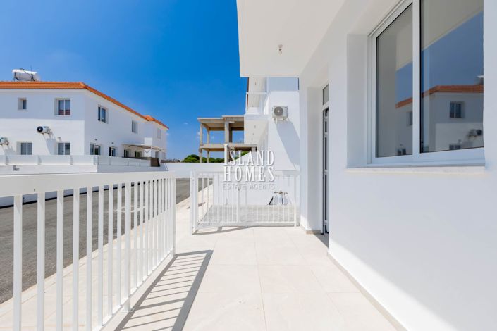 Image No.9-2 Bed Townhouse for sale