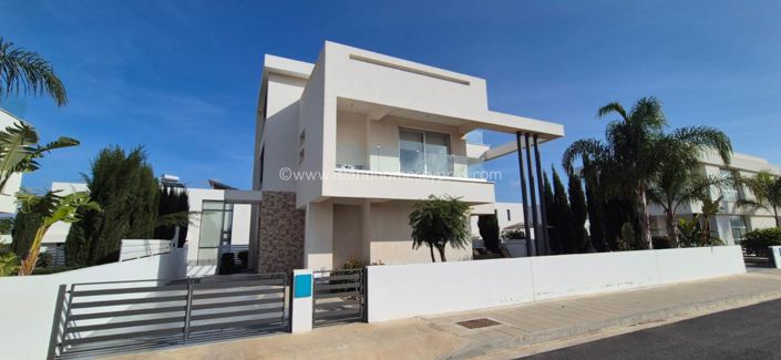 Image No.6-3 Bed Villa / Detached for sale